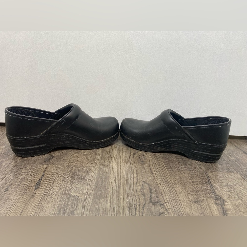 Dansko Cambrio Black Leather Clogs, Size 39 - Picture 7 of 7